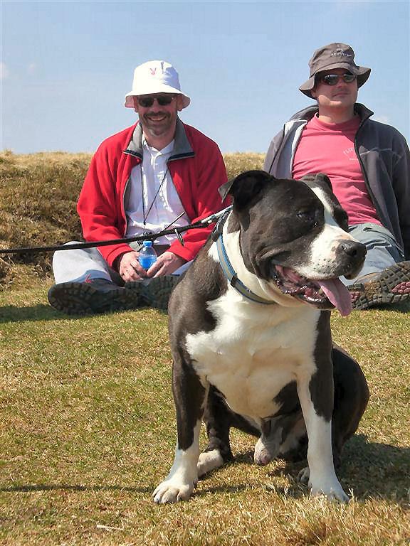 CIMG3809.JPG - De Laffe Teckels waren aardig onder de indruk van de 2 vervaarlijk uitziende honden die de MH's escorteerden...