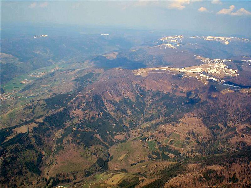 CIMG3815.JPG - Rechts midden Le Markstein.